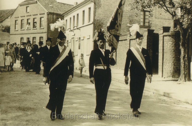 Willi Thomas als Faehnrich.jpg